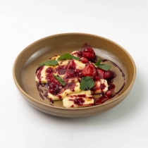 Халуми с ягодным соусом