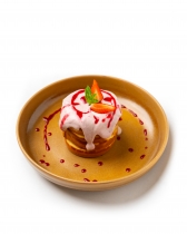 Панкейк под ягодным соусом