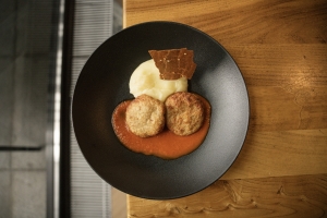 Куриные фрикадельки с картофельным пюре 