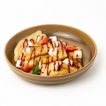 Блины с моцареллой и ягодным конфитюром