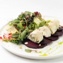 Салат CHICKEN ROLLS